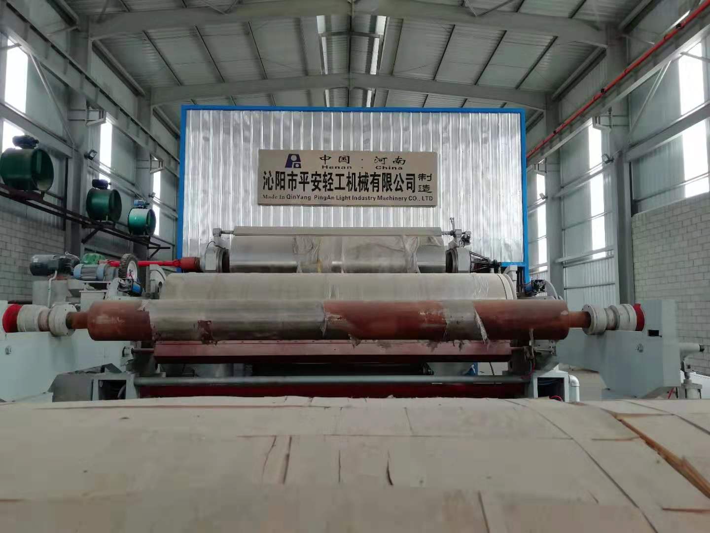 2020年3月，埃及薩達(dá)特城3800/400高瓦紙機(jī)順利投產(chǎn)